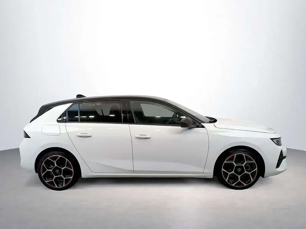 Usado Opel Astra 182 HP (133 kW) 2023 Branco Citadino