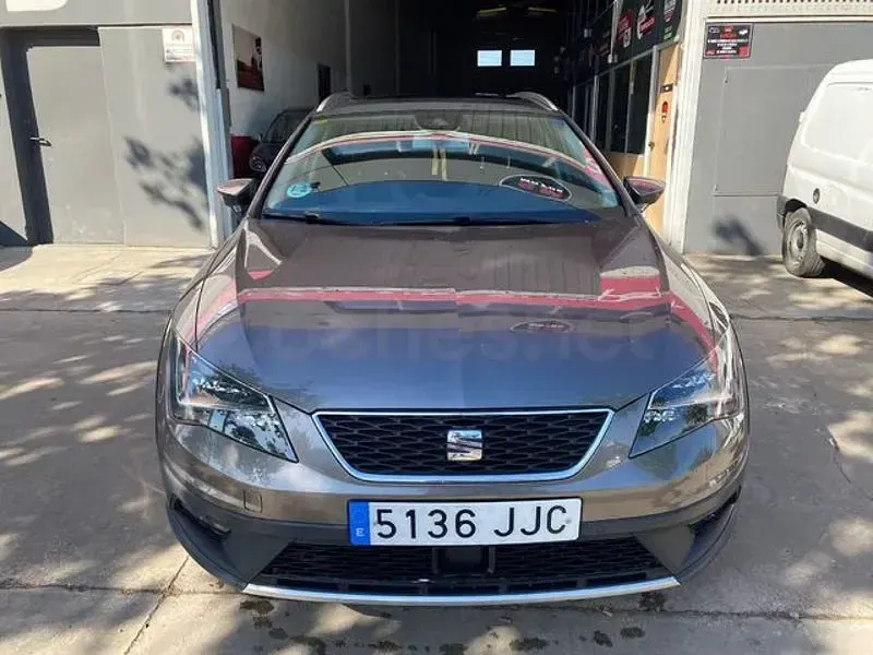 Usado Seat Leon 180 CV (132 kW) 2015 Gris / plata Familiar