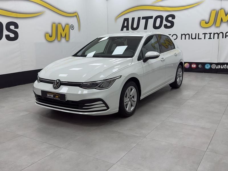 Blanco Usado 2024 VW Golf VIII Life | 24.500 € (Precio justo) - Imagen 1/4