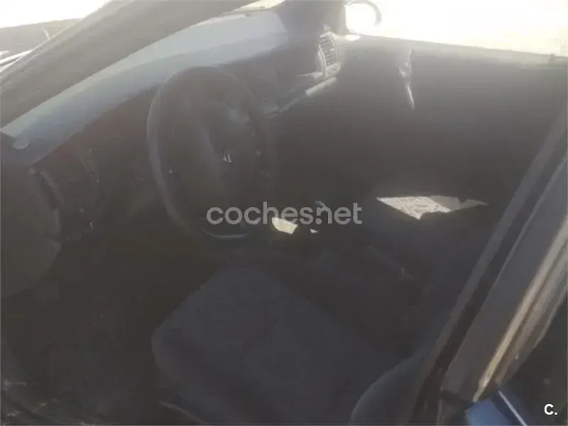 Usado Opel Vectra 115 CV (84 kW) 1996 Negro Berlina