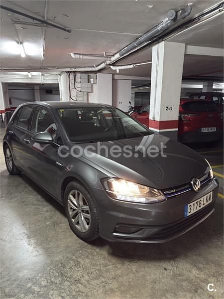 Usado VW Golf VIII Edition 130 CV (95 kW) 2020 Gris / plata Berlina