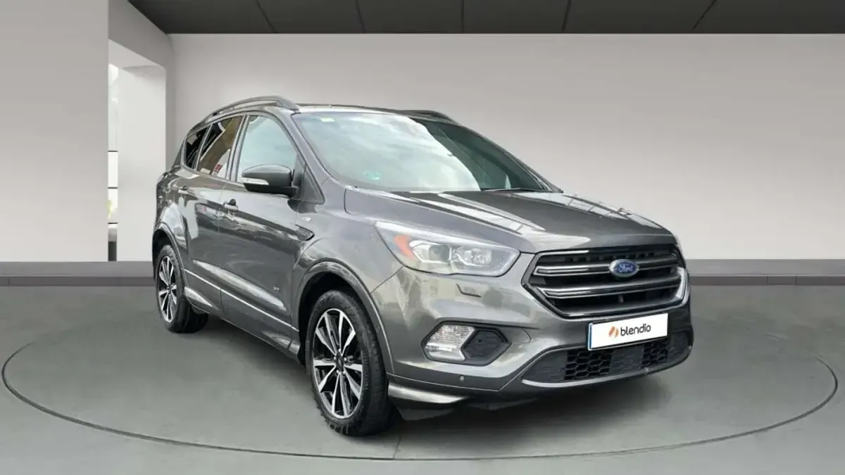 Usado Ford Kuga Titanium 182 CV (133 kW) 2016 Gris SUV