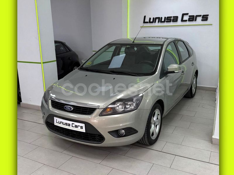 Beige Usado 2010 Ford Focus Titanium Berlina | 5990 € (Precio justo) - Imagen 1/4
