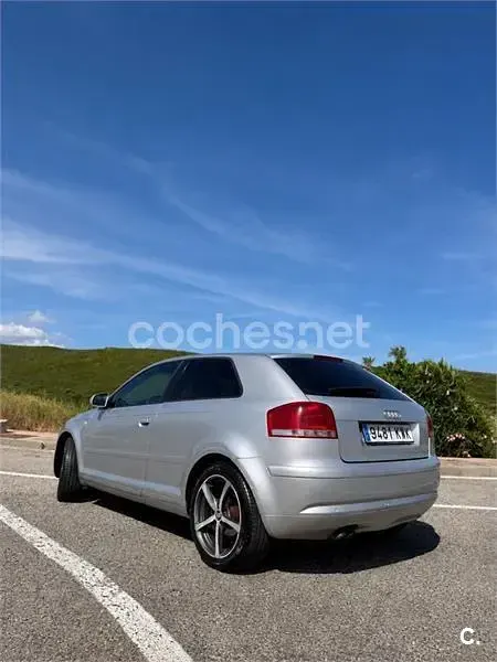 Usado Audi A3 Attraction 140 CV (102 kW) 2004 Gris / plata Utilitario
