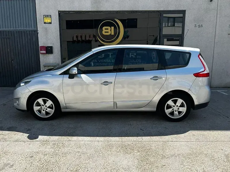 Usado Renault Grand Scénic Dynamique 130 CV (95 kW) 2010 Gris / plata Monovolumen