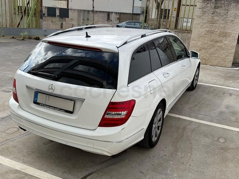 Usado Mercedes C200 136 CV (100 kW) 2013 Blanco Familiar