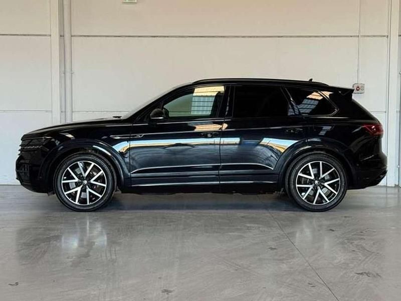 Usado VW Touareg R 462 CV (339 kW) 2022 Negro SUV