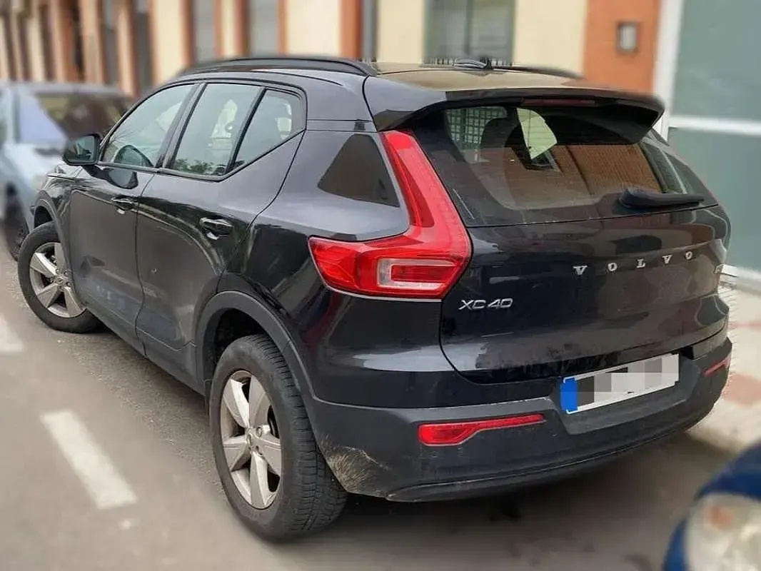 Usado Volvo XC40 Momentum 150 CV (110 kW) 2019 Negro SUV