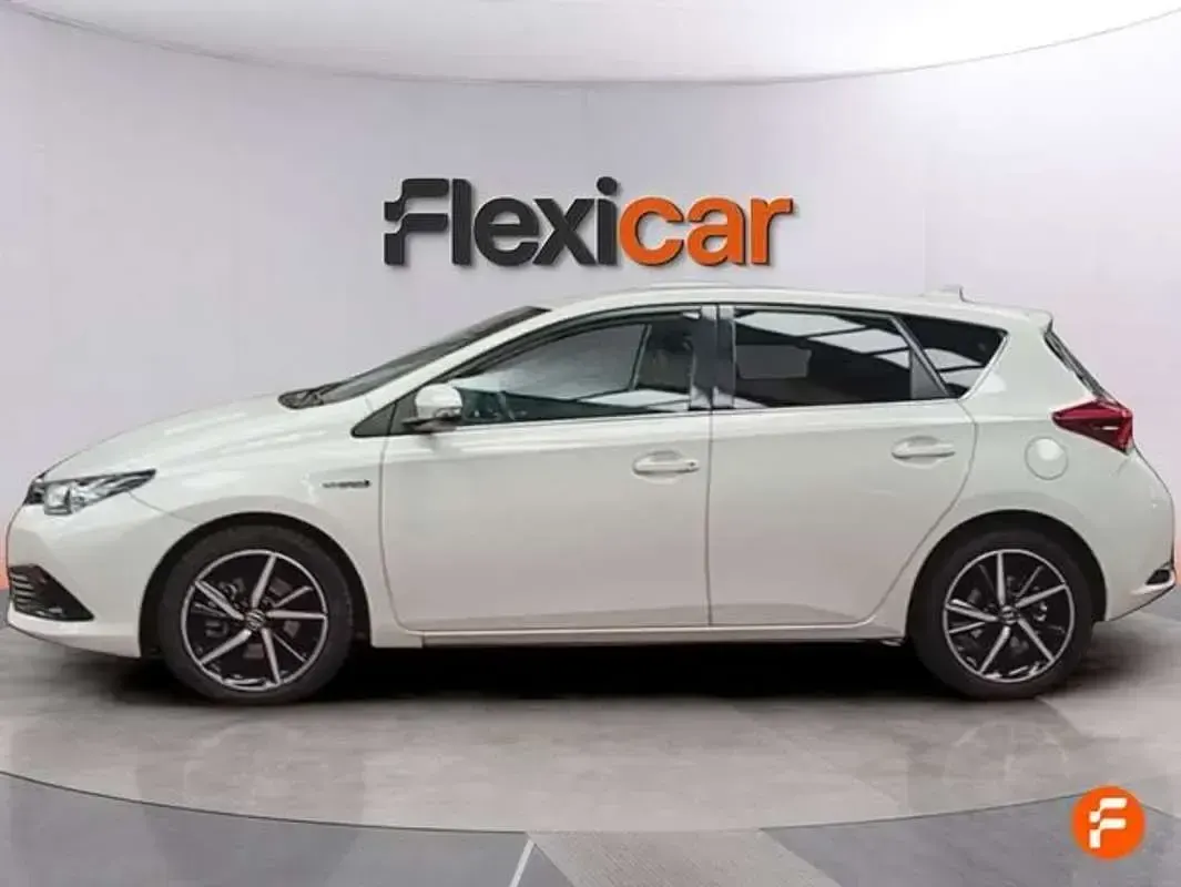 Usado Toyota Auris Hybrid Edition 136 CV (100 kW) 2018 Blanco Utilitario