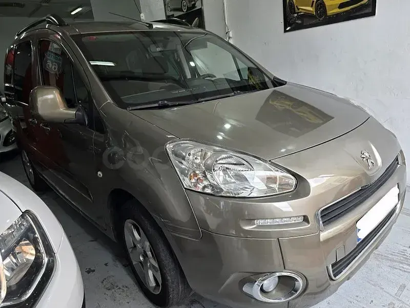 Usado Peugeot Partner Tepee Active 92 CV (67 kW) 2013 Beige Monovolumen