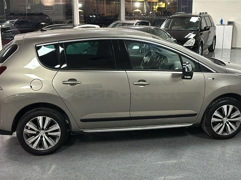 Usado Peugeot 3008 Style 120 CV (88 kW) 2014 Beige Familiar