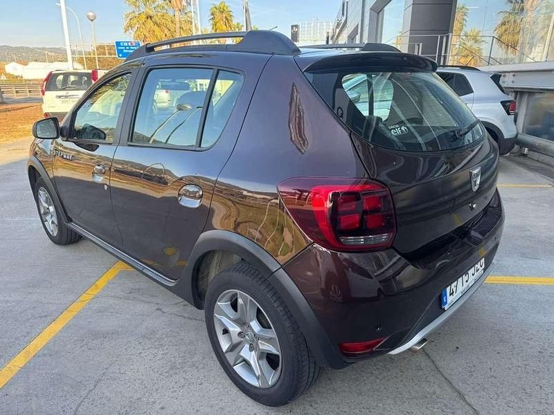 Usado Dacia Sandero 90 CV (66 kW) 2017 Marrón Utilitario
