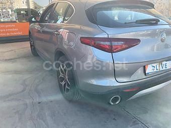 Usado Alfa Romeo Stelvio Super 180 CV (132 kW) 2018 Gris / plata SUV