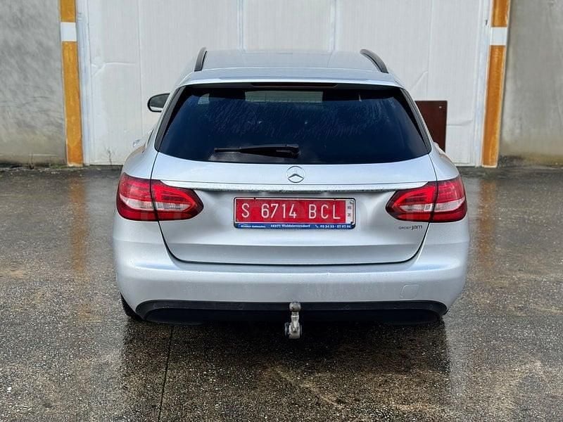 Usado Mercedes C200 Elegance 136 CV (100 kW) 2015 Gris / plata Familiar
