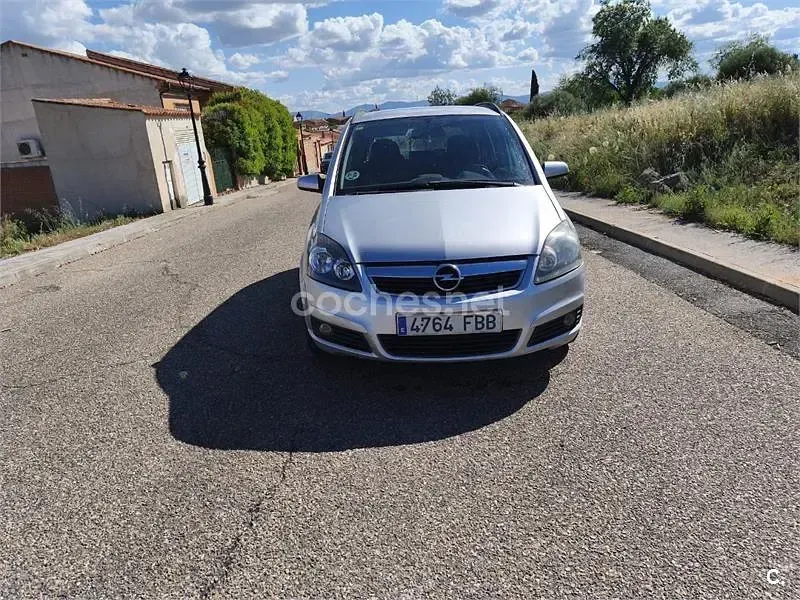 Usado Opel Zafira Essentia 100 CV (73 kW) 2006 Gris / plata Monovolumen