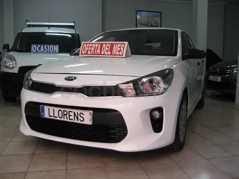 Usado Kia Rio 84 CV (61 kW) 2017 Blanco Berlina