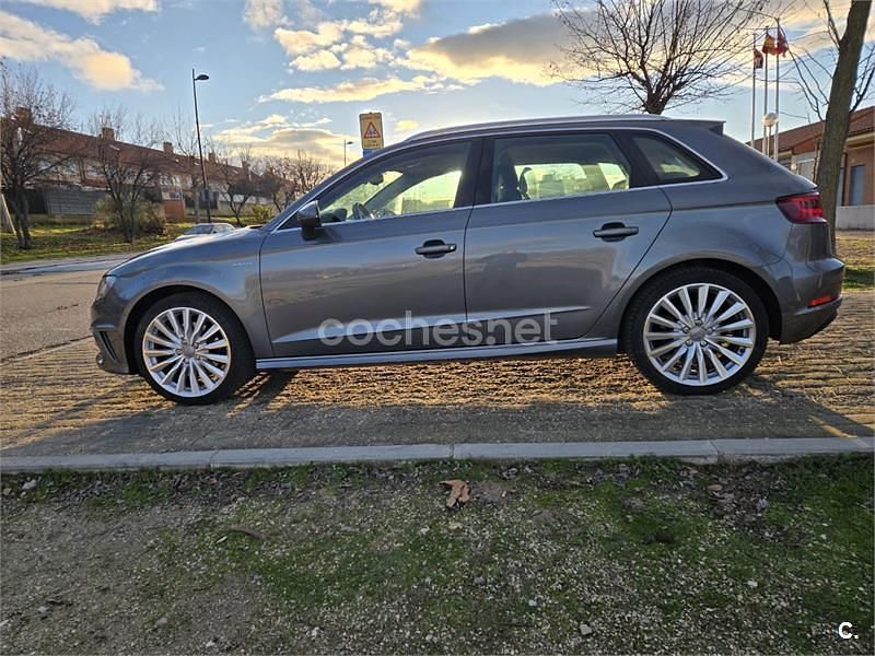 Azul Usado 2015 Audi e-tron SUV | 12.900 € (Precio justo) - Imagen 1/4