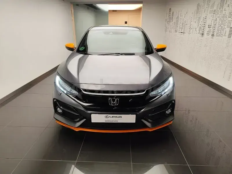 Usado Honda Civic Elegance 126 CV (92 kW) 2021 Gris / plata Berlina