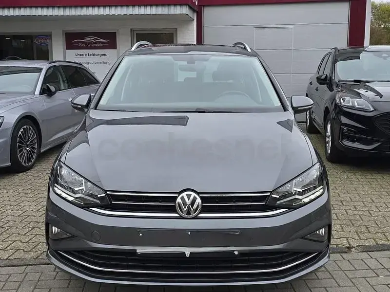 Usado VW Golf Sportsvan Advance 130 CV (95 kW) 2018 Gris / plata Monovolumen
