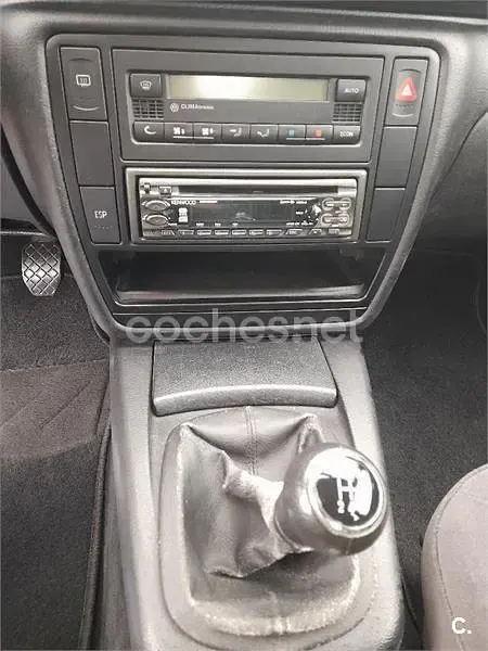 Usado VW Passat Edition 101 CV (74 kW) 2001 Gris / plata Berlina