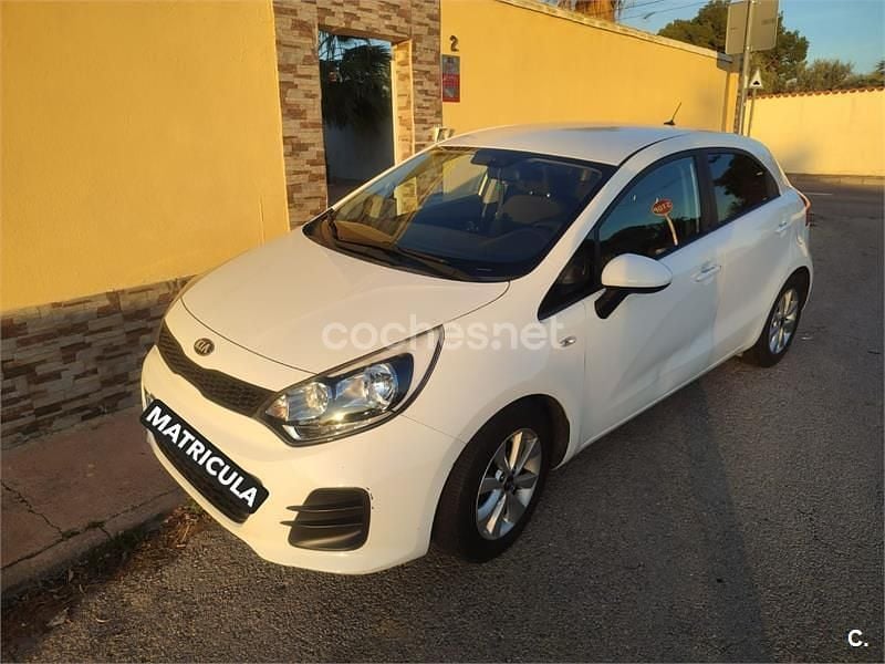 Usado Kia Rio 84 CV (61 kW) 2016 Blanco Utilitario