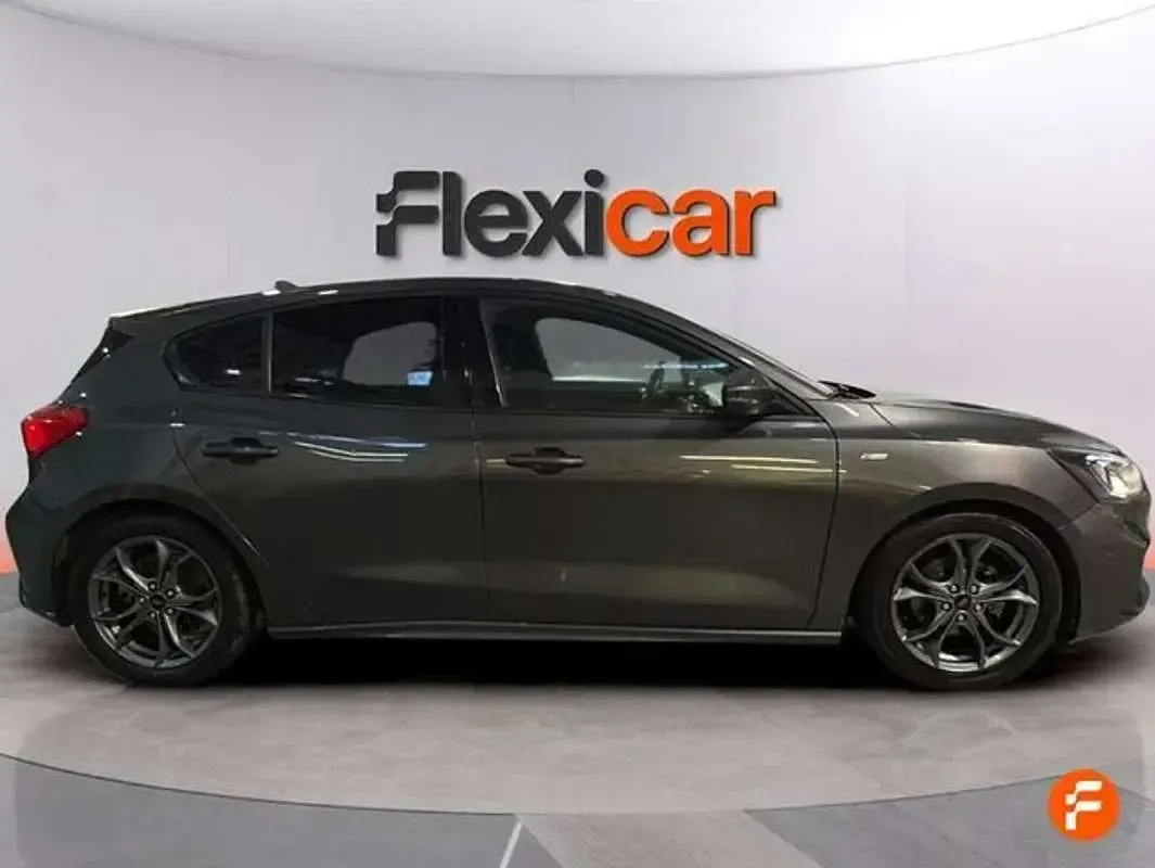Usado Ford Focus ST-Line 150 CV (110 kW) 2019 Gris Utilitario