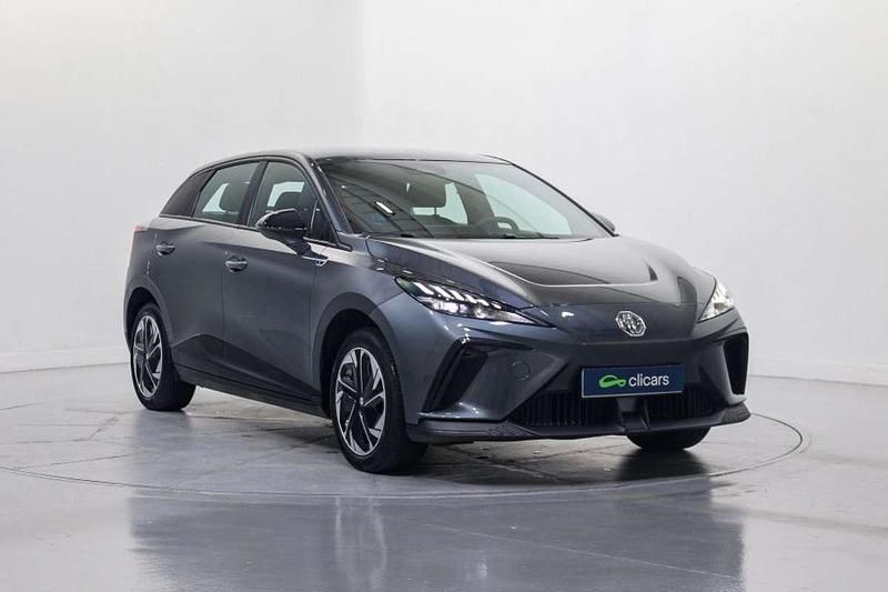 Käytetty MG MG4 EV 125 kW (170 HP) 2023 Harmaa Viistoperä