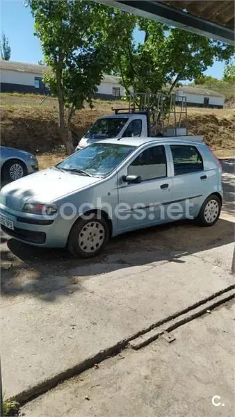 Usado Fiat Punto 80 CV (58 kW) 2001 Azul Utilitario