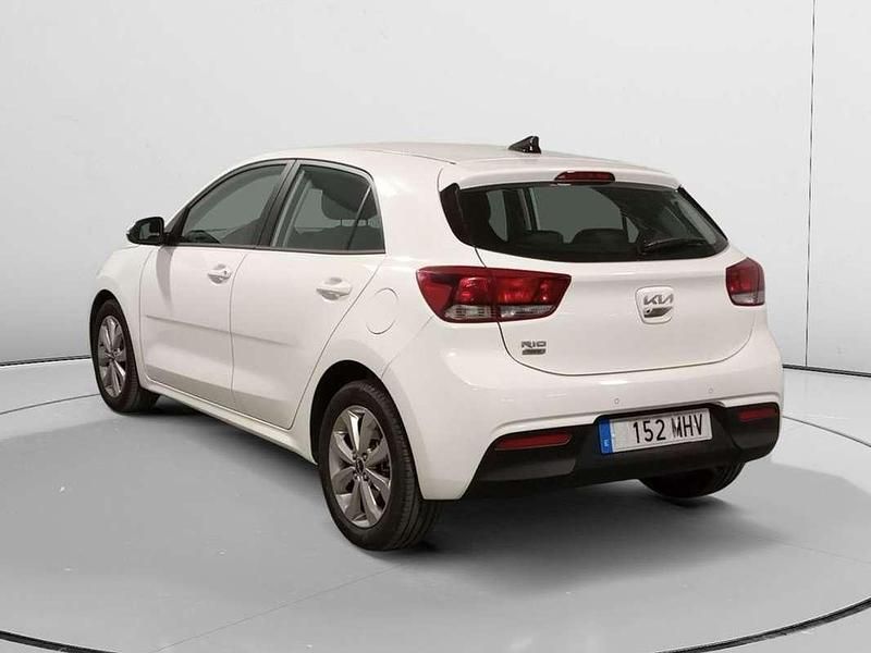 Usado Kia Rio 102 CV (75 kW) 2023 Blanco Utilitario