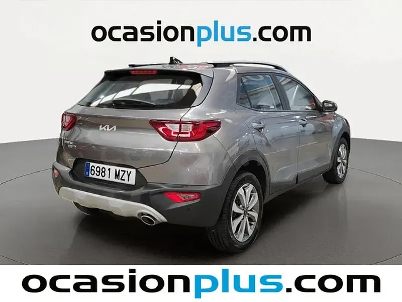Usado Kia Stonic 100 CV (73 kW) 2025 Gris SUV