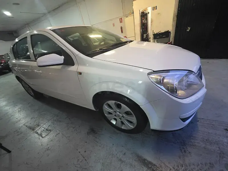 Usado Opel Astra Cosmo 100 CV (73 kW) 2008 Blanco Berlina