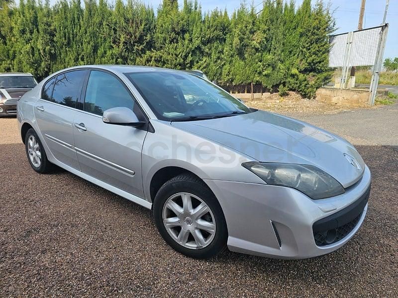 Usado Renault Laguna III Authentique 110 CV (80 kW) 2010 Gris / plata Berlina