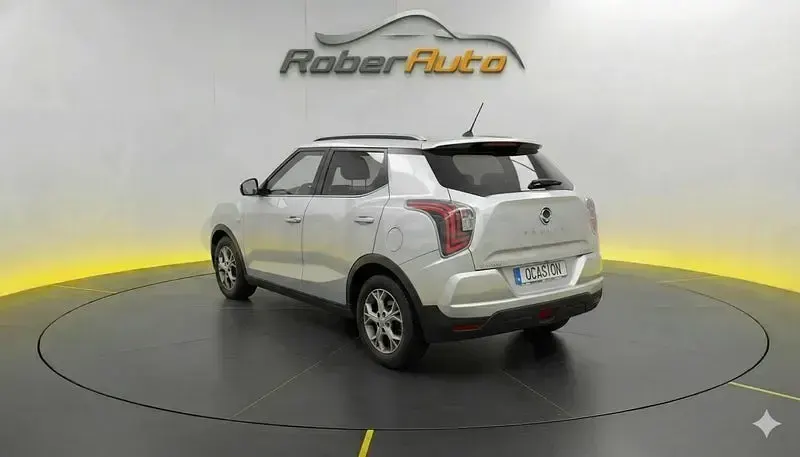 Usado SsangYong Tivoli 128 CV (94 kW) 2021 Gris / plata SUV