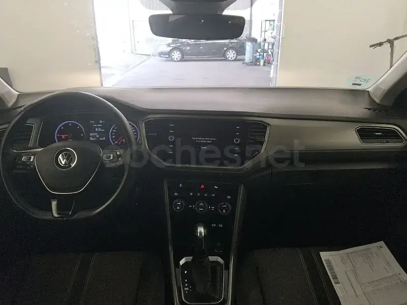 Usado VW T-Roc Advance 150 CV (110 kW) 2021 Gris / plata SUV