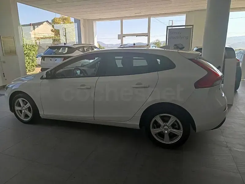 Usado Volvo V40 Kinetic 120 CV (88 kW) 2017 Blanco Berlina