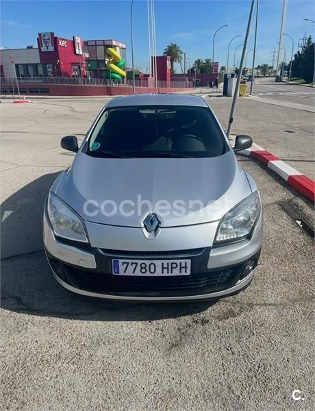 Gris / plata Usado 2013 Renault Mégane III Authentique Berlina | 5900 € (Buen precio) - Imagen 1/4
