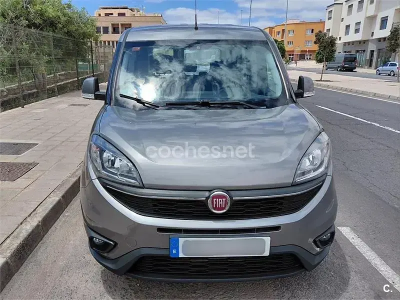 Usado Fiat Doblò Pop 95 CV (69 kW) 2019 Gris / plata Monovolumen