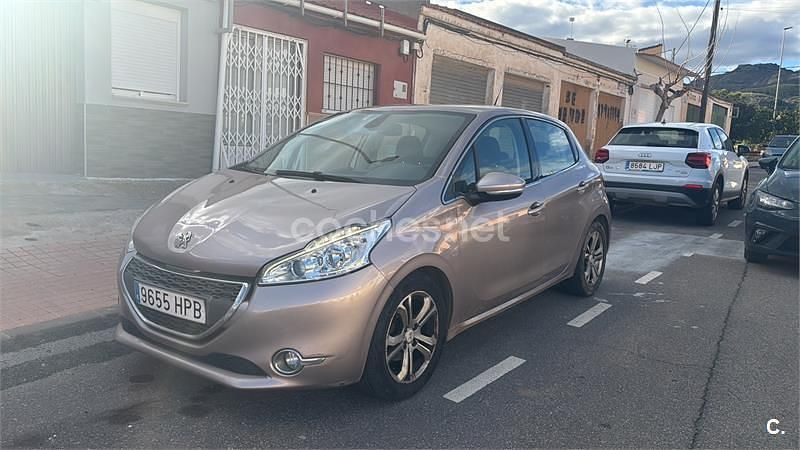 Beige Usado 2013 Peugeot 208 Allure Utilitario | 3650 € (Buen precio) - Imagen 1/3