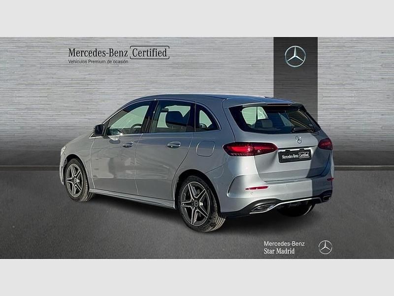 Usado Mercedes B250e AMG line 218 CV (160 kW) 2025 Plata hightech (metalizado) Monovolumen