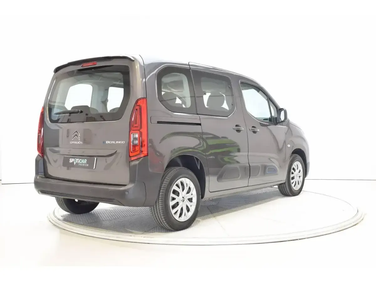 Usado Citroën Berlingo Feel 100 kW (136 CV) 2023 Gris Monovolumen