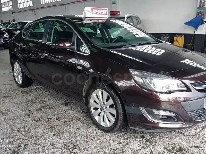 Usado Opel Astra Elegance 136 CV (100 kW) 2015 Marrón Berlina