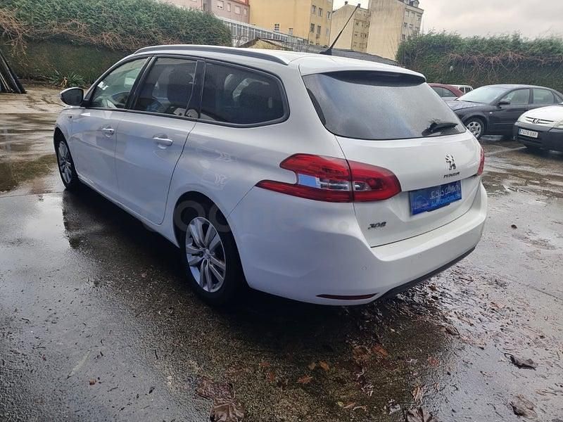 Usado Peugeot 308 Style 100 CV (73 kW) 2020 Blanco Familiar