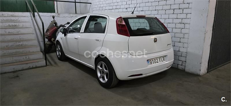 Usado Fiat Grande Punto Active 90 CV (66 kW) 2009 Blanco Utilitario