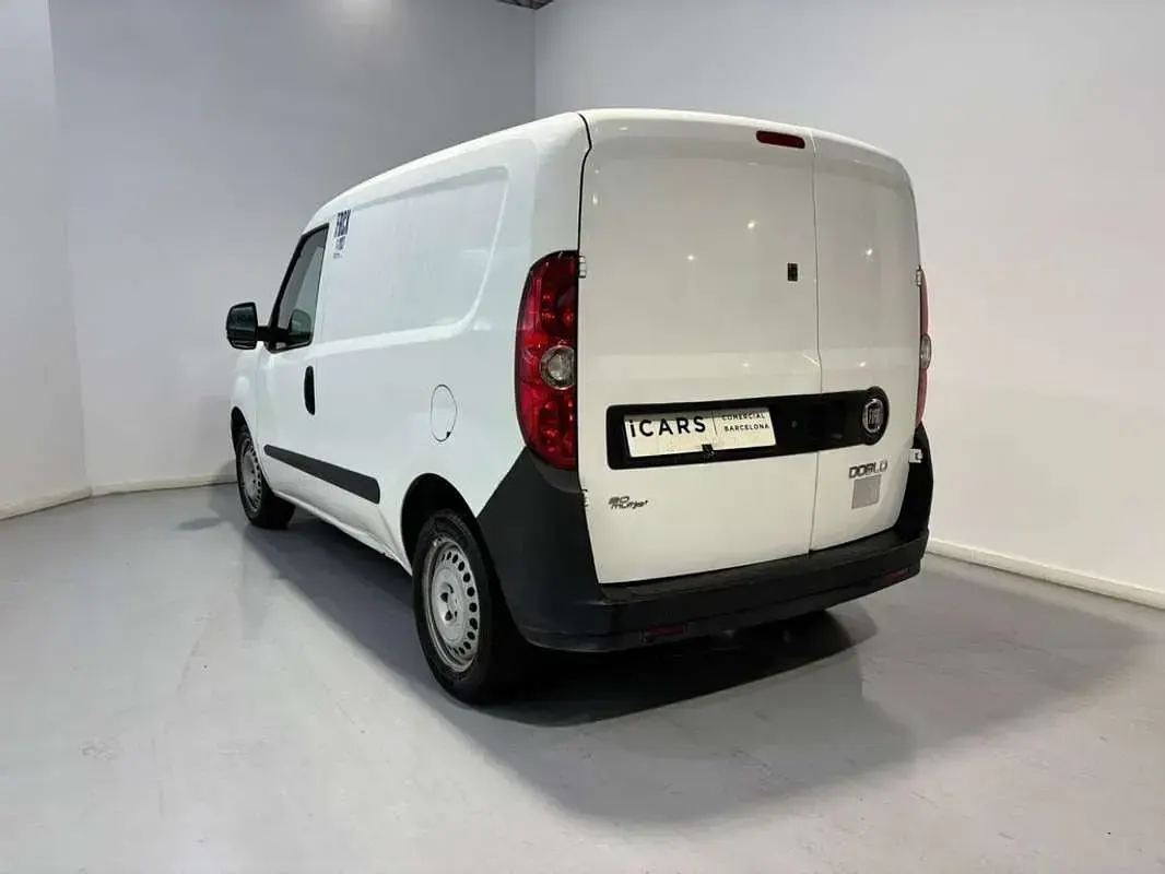 Usado Fiat Doblò 90 CV (66 kW) 2015 Blanco Monovolumen