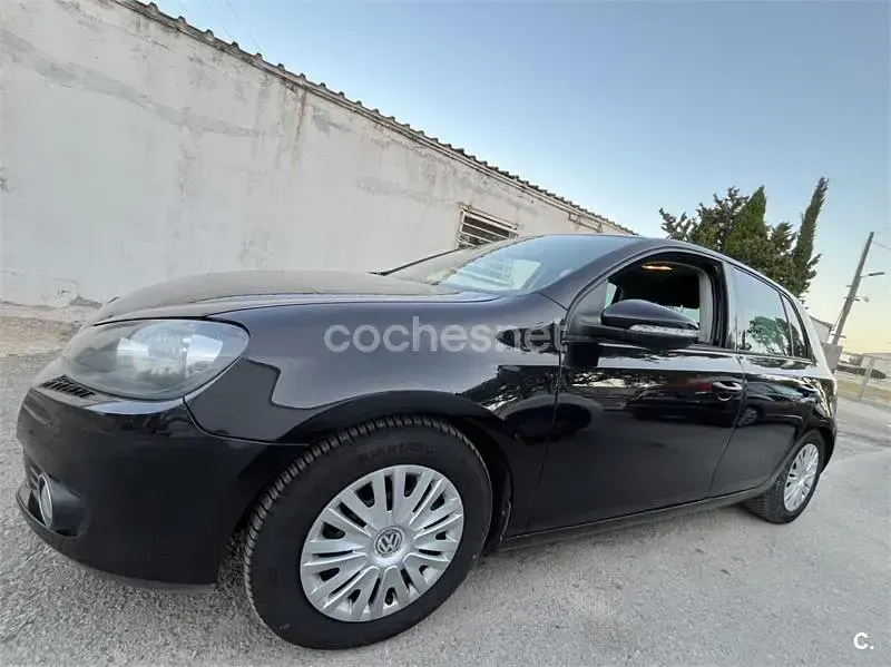 Usado VW Golf VI 105 CV (77 kW) 2011 Negro Utilitario