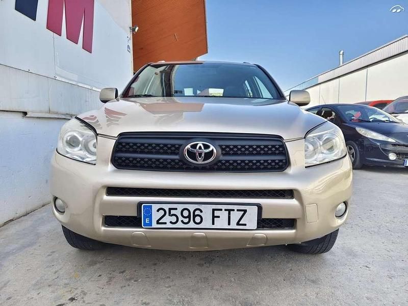 Usado Toyota RAV4 Executive 136 CV (100 kW) 2007 Beige SUV