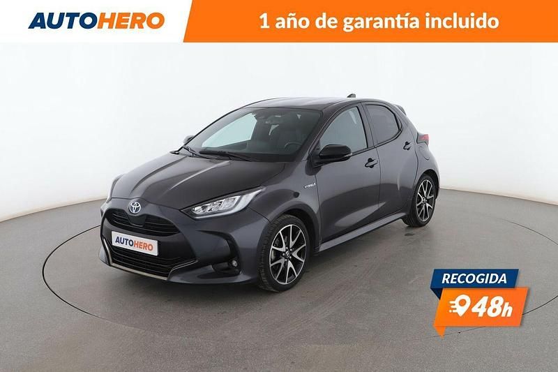 Gris Usado 2021 Toyota Yaris Hybrid Style Berlina | 18.799 € (Un poco caro) - Imagen 1/3