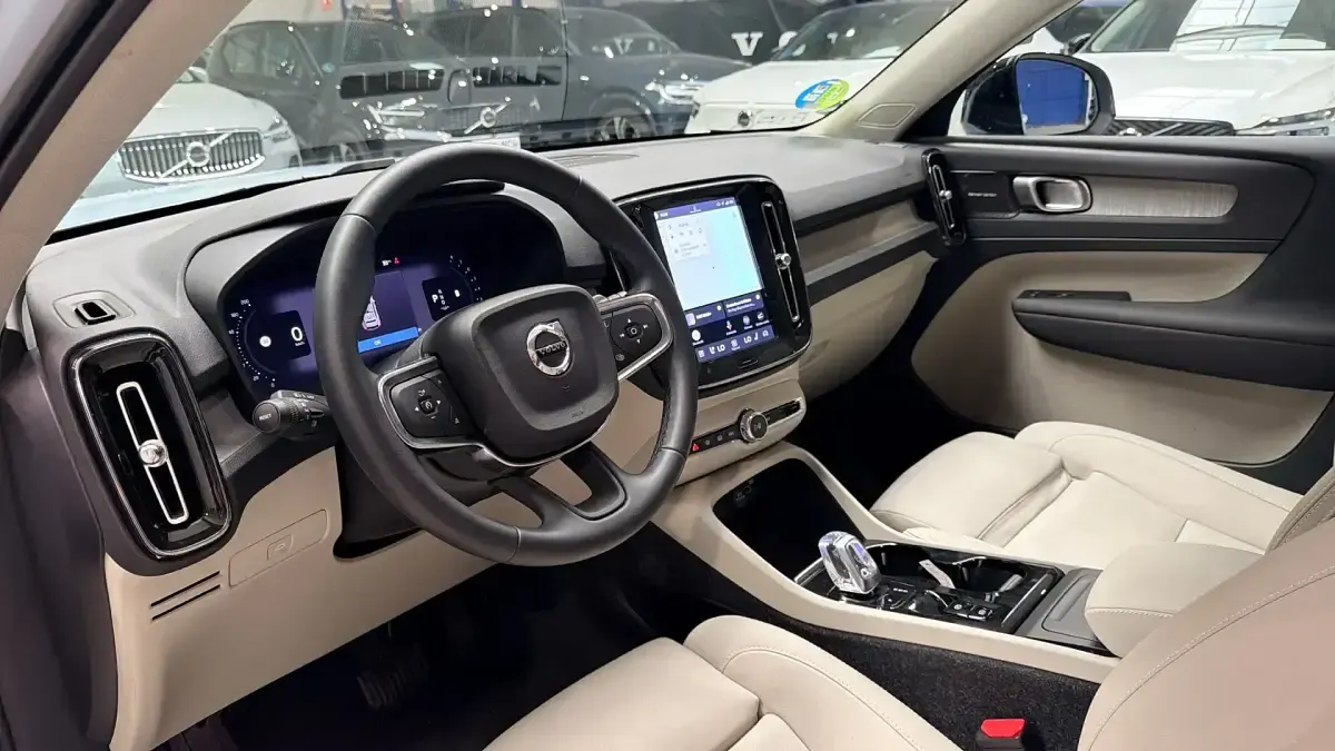 Usado Volvo XC40 Ultra 163 CV (119 kW) 2024 Azul SUV