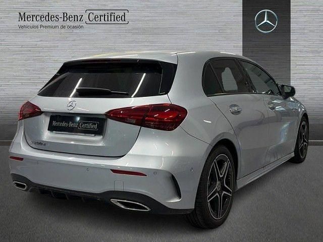 Usado Mercedes A200 AMG line 150 CV (110 kW) 2025 Plata hightech Berlina
