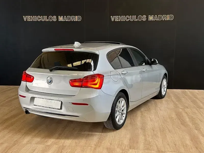 Usado BMW 118 Comfort Edition 150 CV (110 kW) 2017 Gris / plata Utilitario